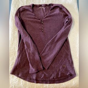Women’s pretty plum colored Eddie Bauer long sleeve shirt.